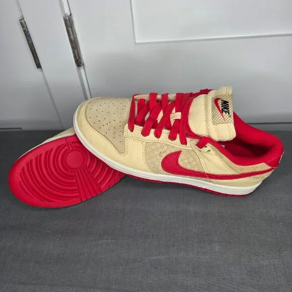 Nike Dunk Low Retro SE "Strawberry Waffle" Sneakers - Mens 8.5 - NWOT - Picture 4 of 10